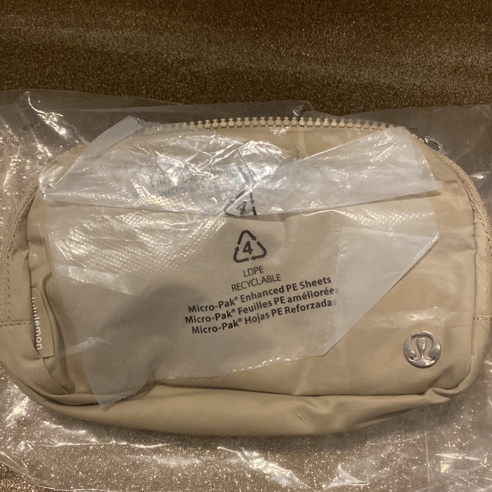 LULULEMON EVERYWHERE BELT BAG IN TRENCH🔥🔥🔥 - Picture 11 of 11